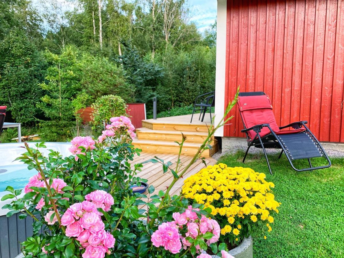 The Blomsholm Cabin - Recharge Your Electric Car Strömstad Exterior foto