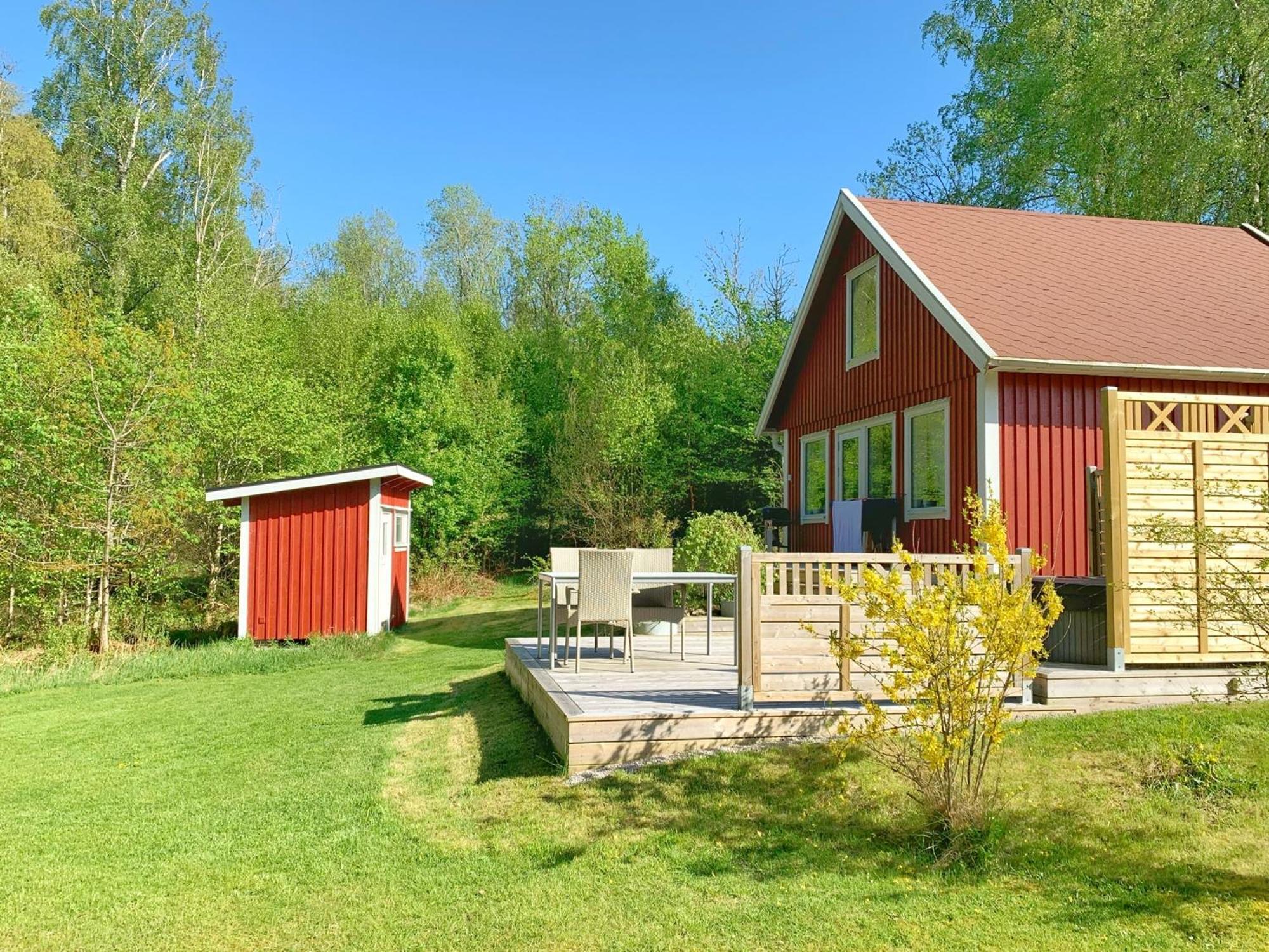 The Blomsholm Cabin - Recharge Your Electric Car Strömstad Exterior foto